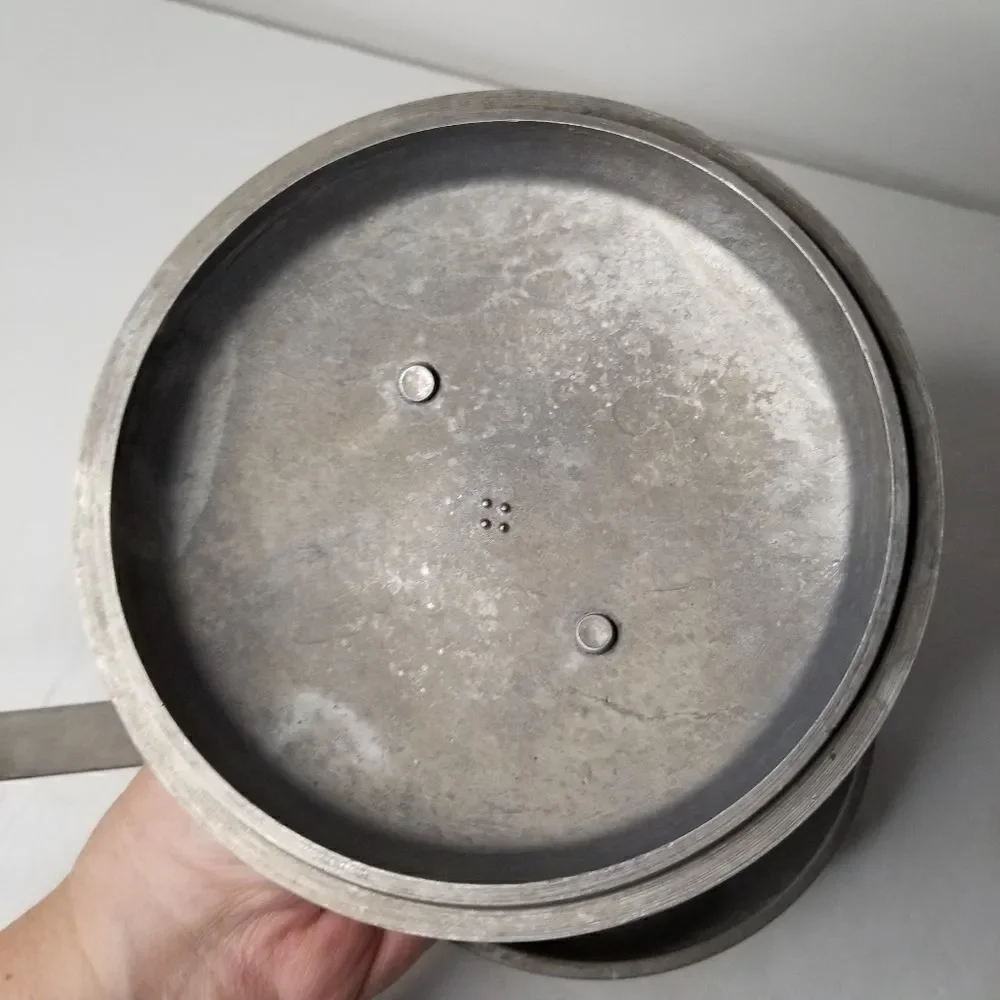 Magnalite 1 quart pot with lid